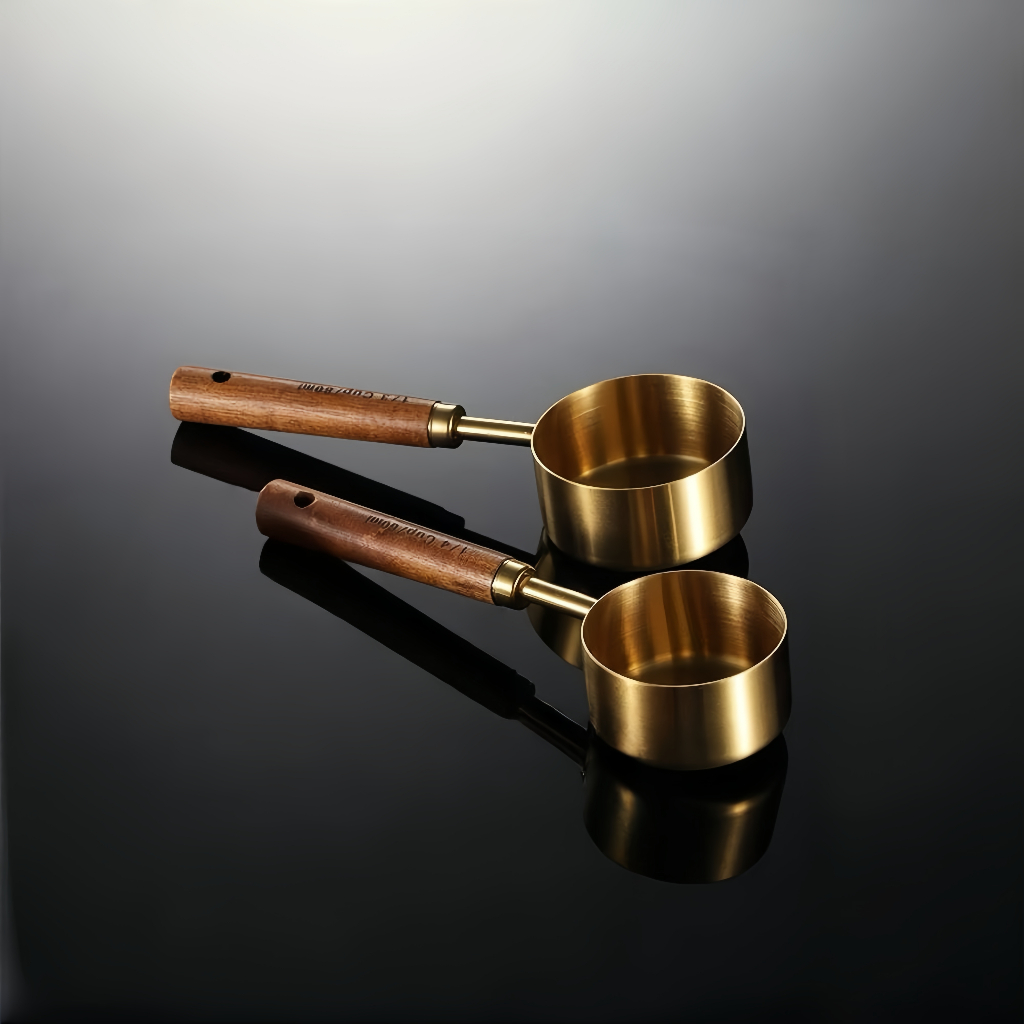 Colheres Medidoras de Aço Inoxidável com Cabo de Madeira – Dourado Luxo para Cozinha Moderna